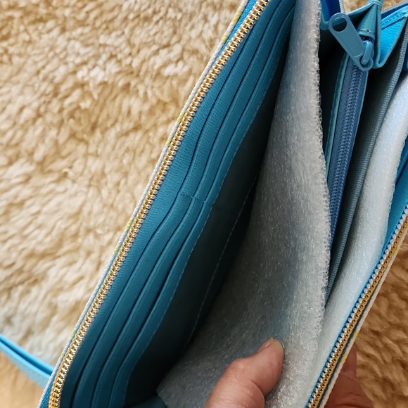 NWT Dooney & Bourke Snow Cone Large Zip Around Wallet/Wristlet ❄️ - Picture 11 of 16